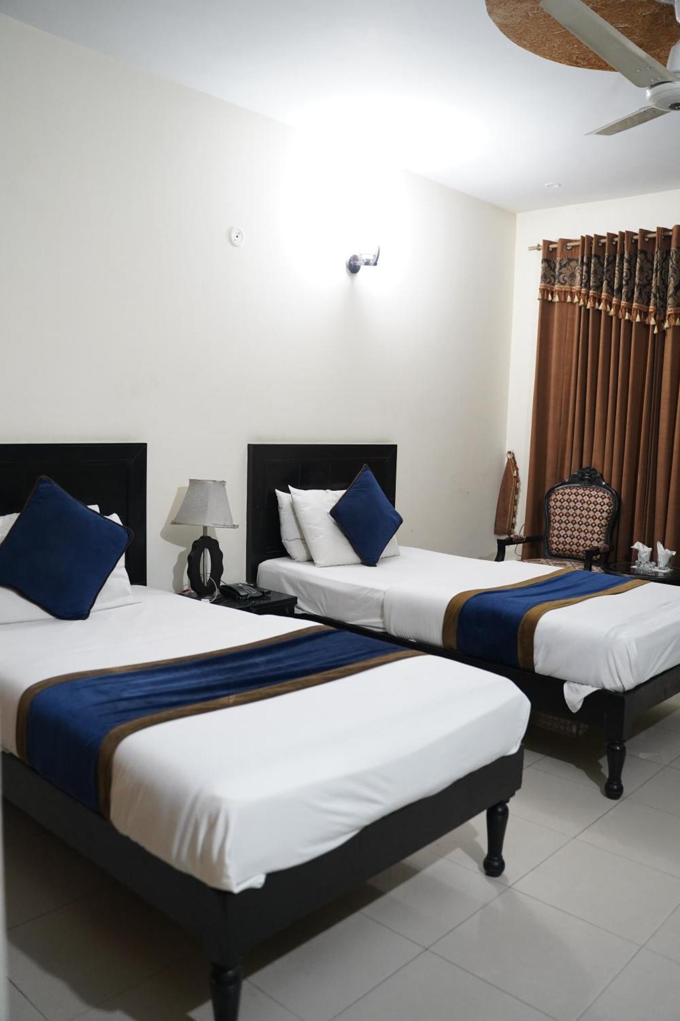 Hotel Tourist Inn Lahore Exteriör bild