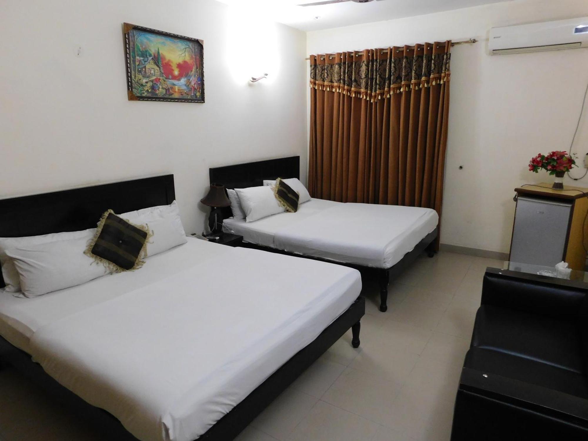 Hotel Tourist Inn Lahore Exteriör bild