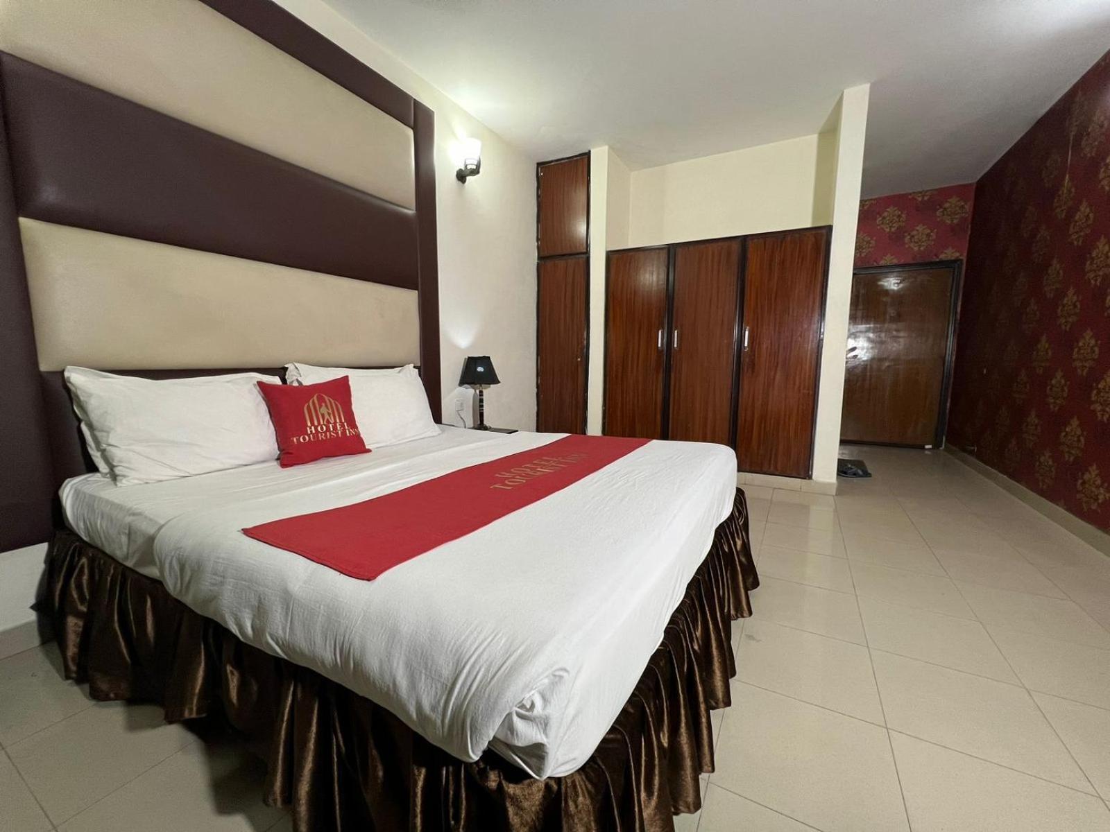 Hotel Tourist Inn Lahore Exteriör bild