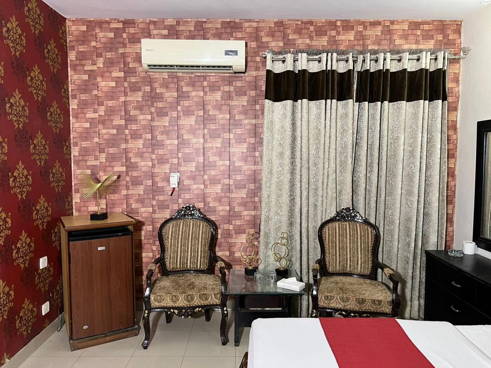 Hotel Tourist Inn Lahore Exteriör bild
