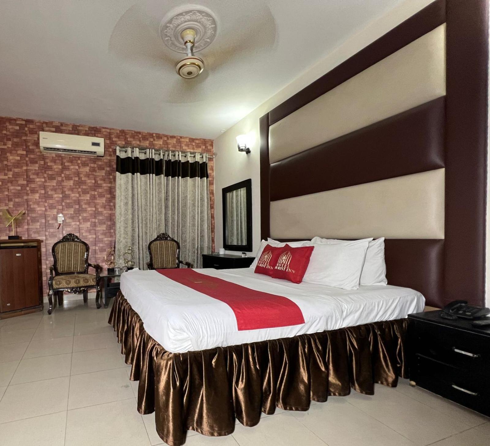 Hotel Tourist Inn Lahore Exteriör bild
